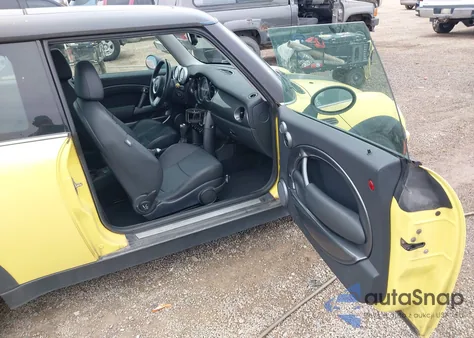 2006 Mini Cooper из США, поврежденный, VIN WMWRC33596TJ74063